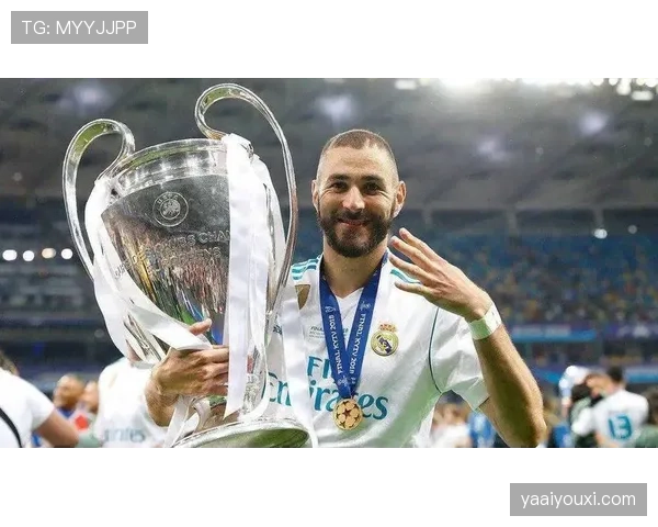 吉鲁与本泽马锋线转型：反击驱动与体系分散的战术分野